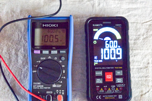 DT4256とKM601の交流電圧計測比較